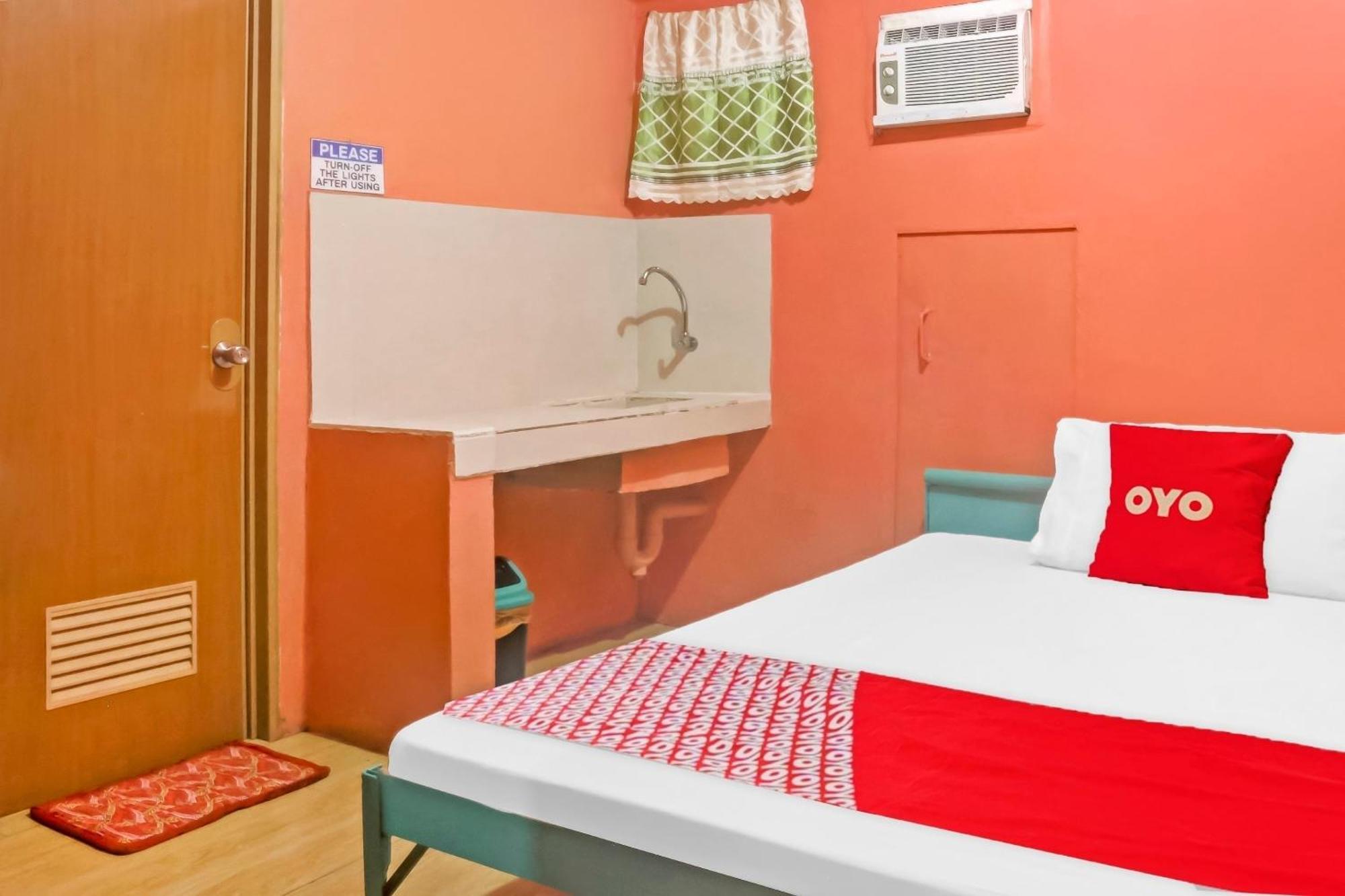 Solanos Transient House Hotel Pasay Bagian luar foto